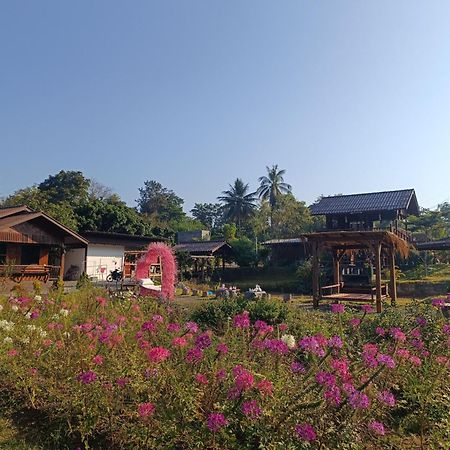 ม่วนใจ๋ปันสุข โฮมสเตย์แอนคาเฟ่ Muanjai Punsuk Homestay And Cafe Чомтонг Екстер'єр фото