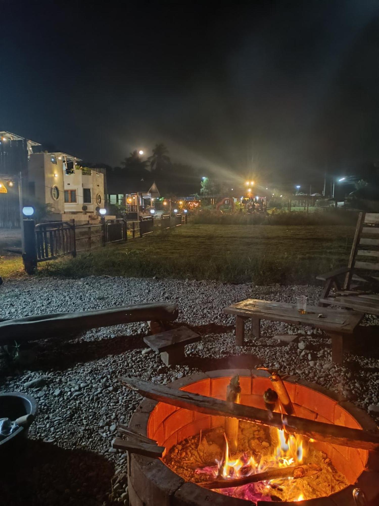 ม่วนใจ๋ปันสุข โฮมสเตย์แอนคาเฟ่ Muanjai Punsuk Homestay And Cafe Чомтонг Екстер'єр фото