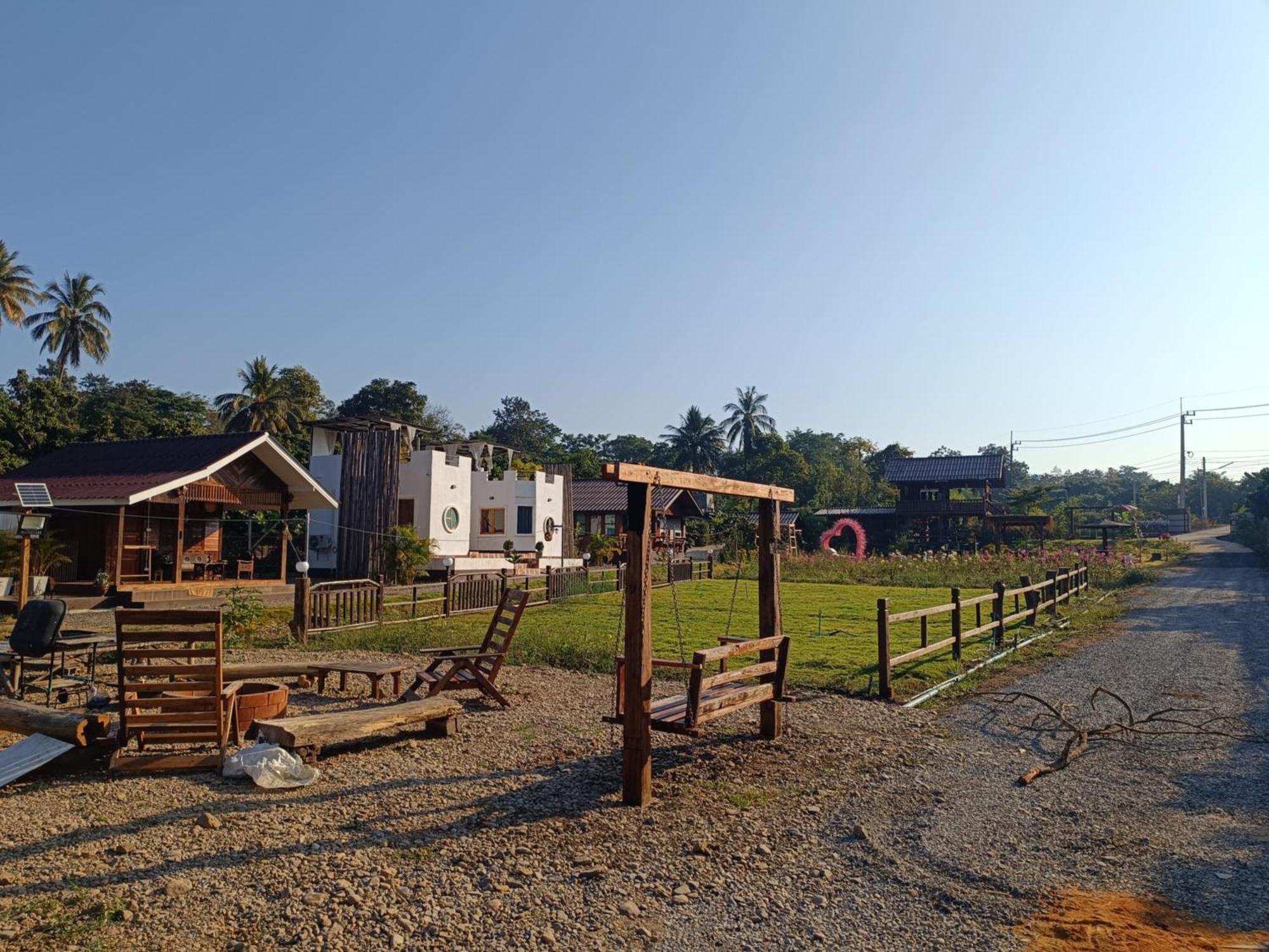 ม่วนใจ๋ปันสุข โฮมสเตย์แอนคาเฟ่ Muanjai Punsuk Homestay And Cafe Чомтонг Екстер'єр фото