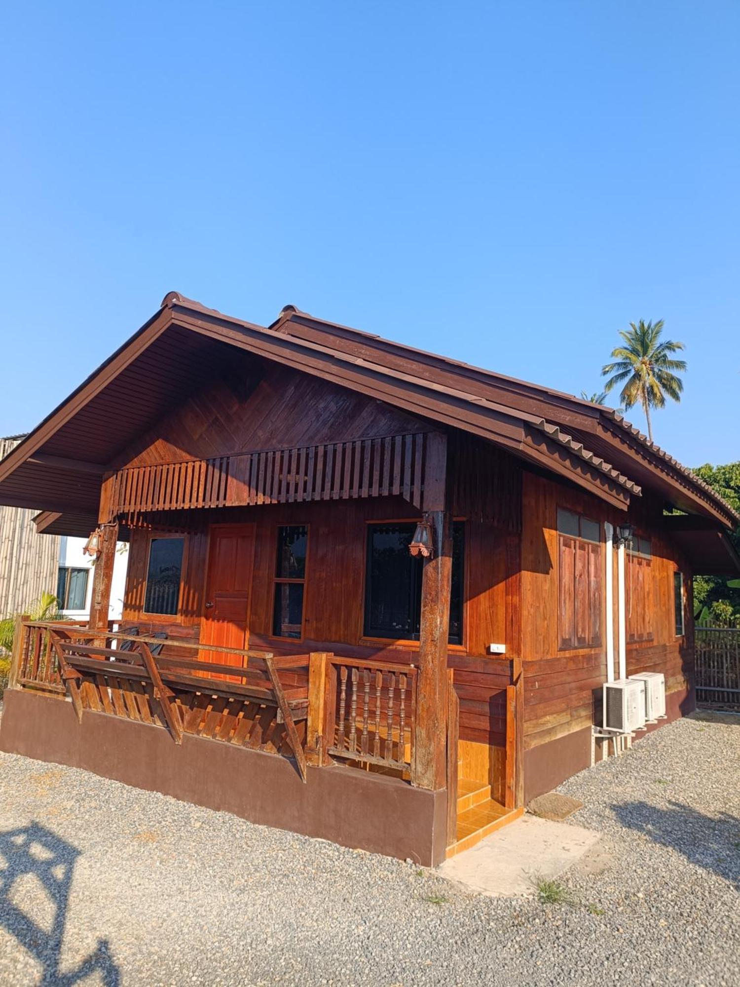 ม่วนใจ๋ปันสุข โฮมสเตย์แอนคาเฟ่ Muanjai Punsuk Homestay And Cafe Чомтонг Екстер'єр фото